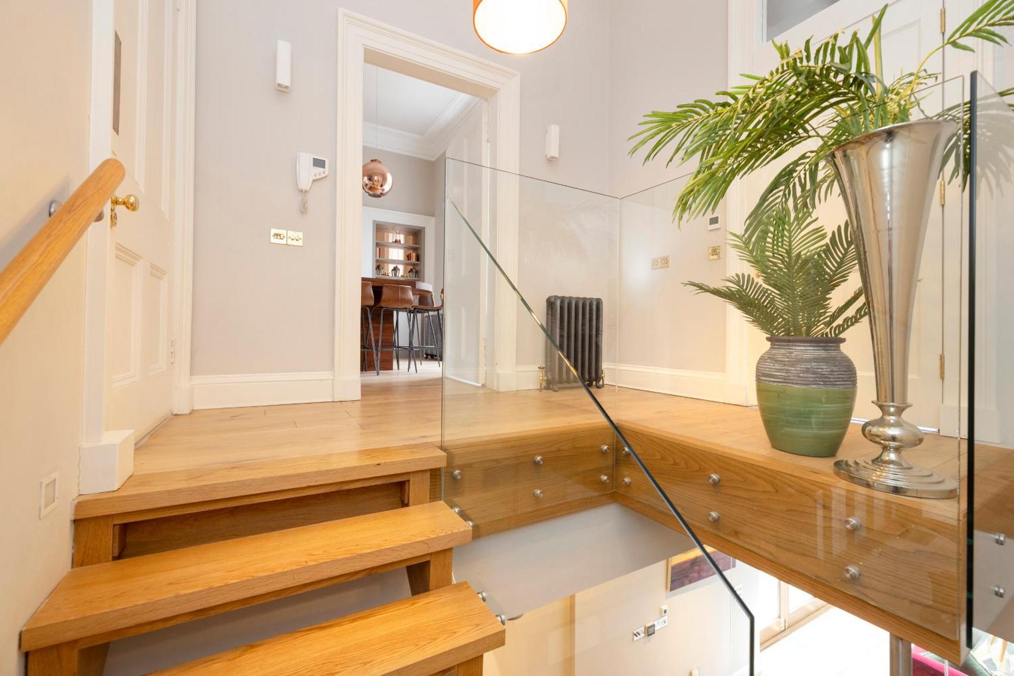 Joivy Ultra Luxe Near Princes Street Apartment EDI