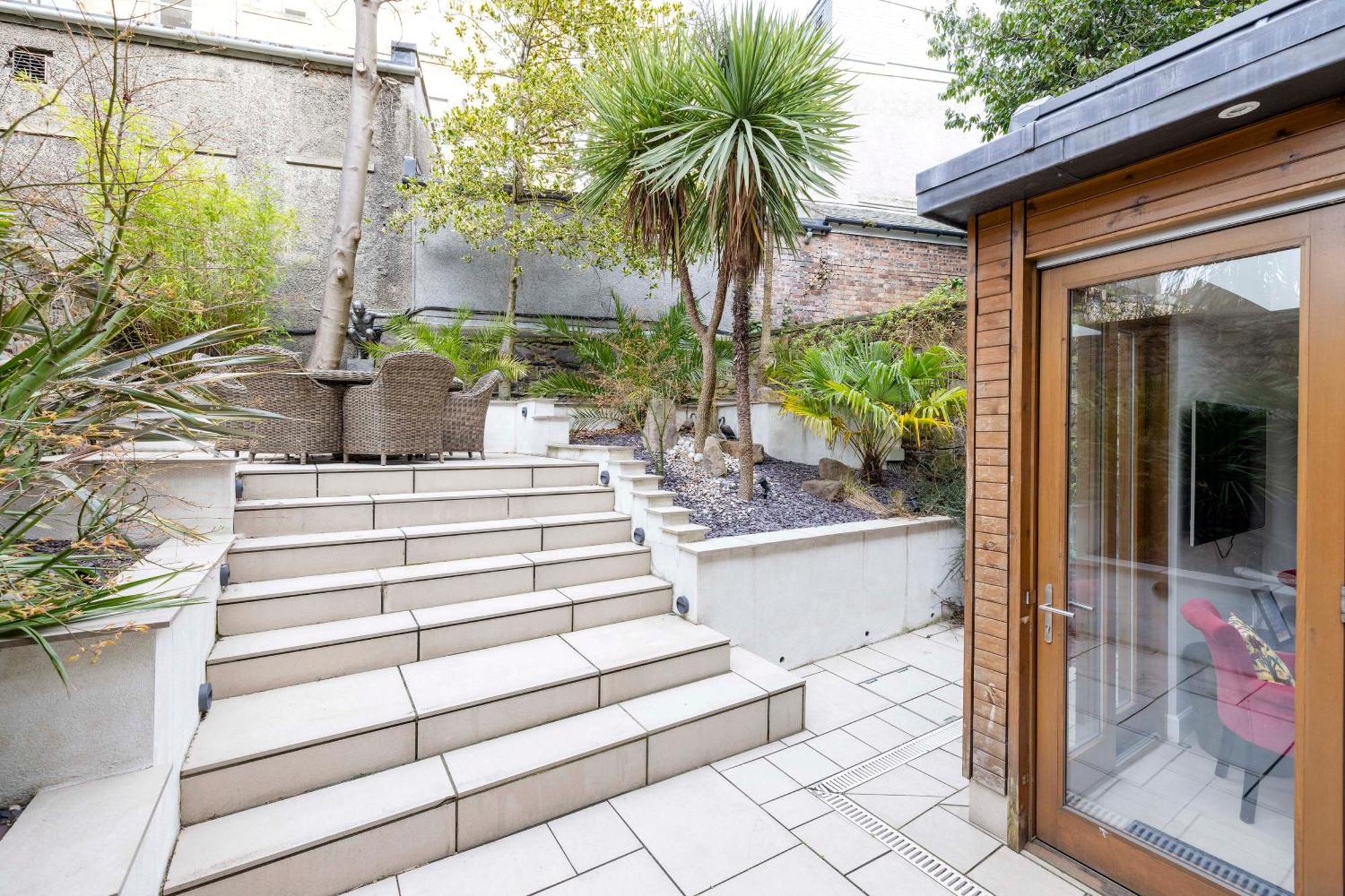 Joivy Ultra Luxe Near Princes Street Apartment *