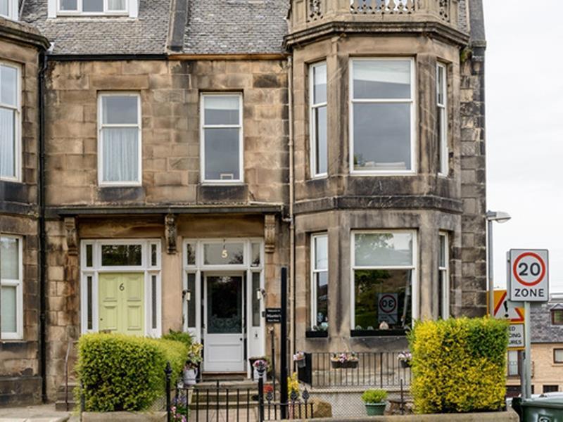 Martins Guest House 3*