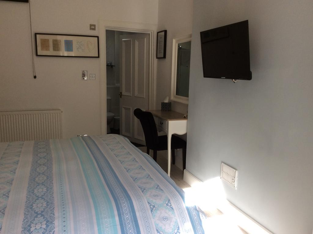Ramsay's Bed & Breakfast 2*