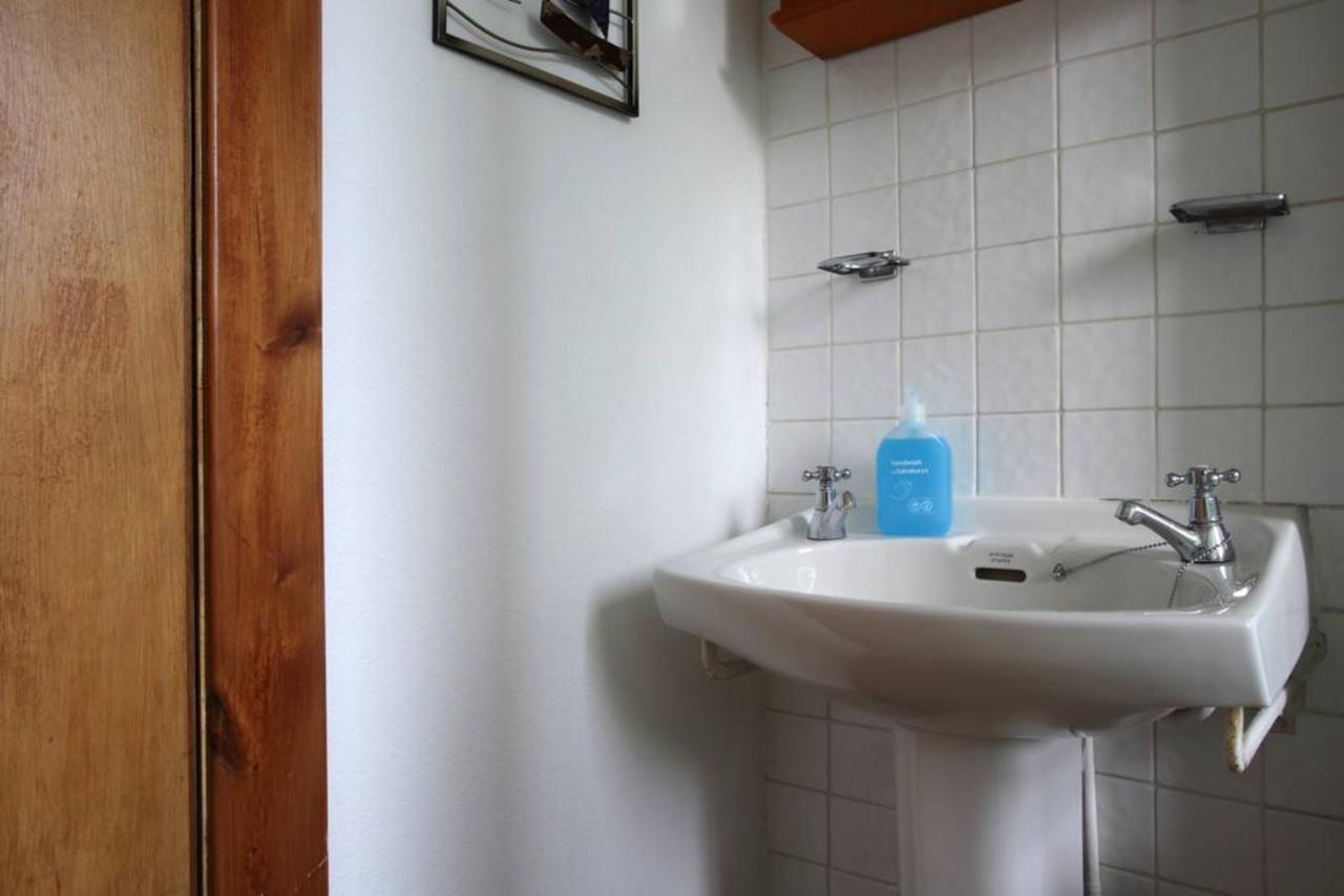 1 Bedroom Flat 15 Minutes From Centre Sleeps 2