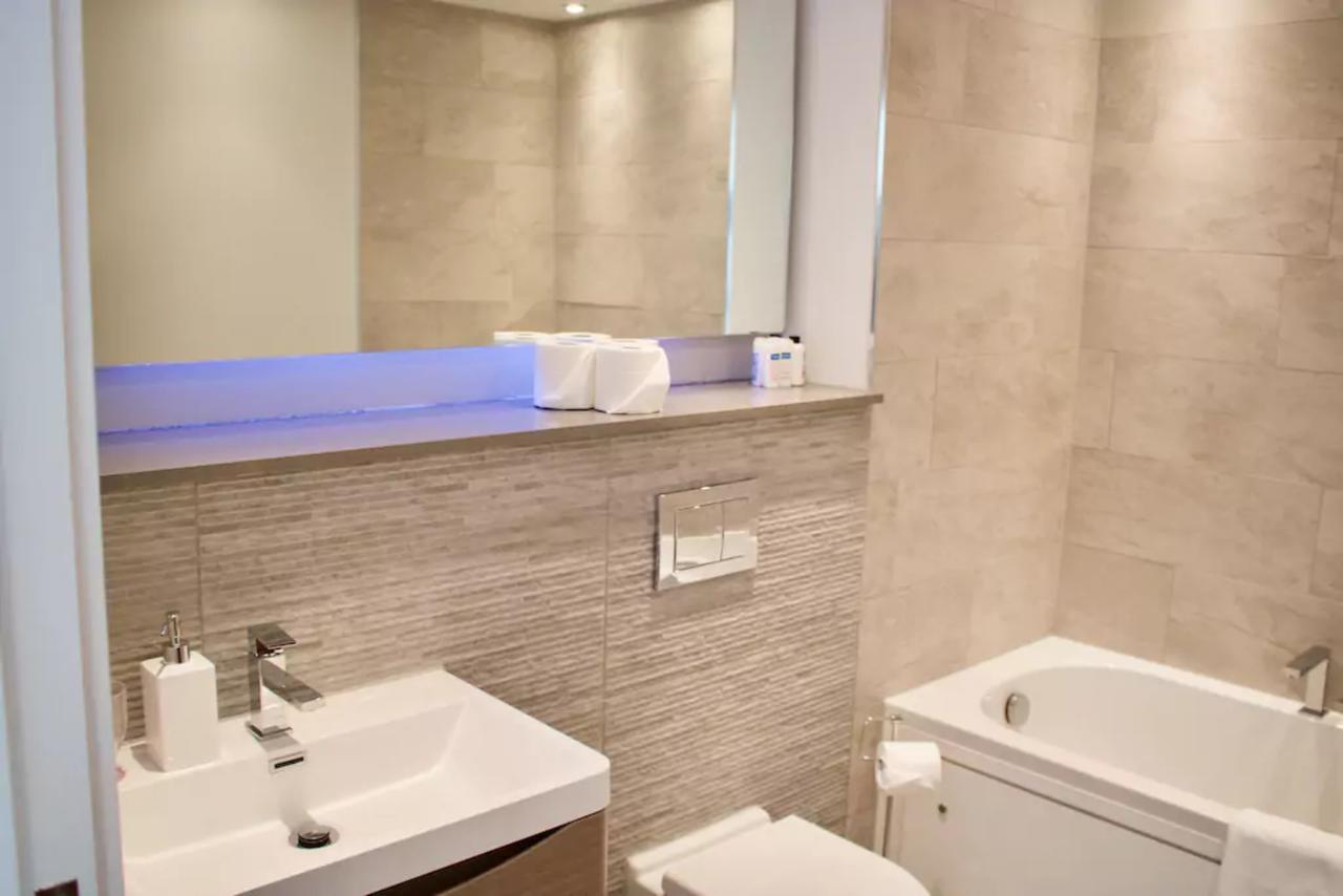 Luxurious - Sleeps 6 Apartment