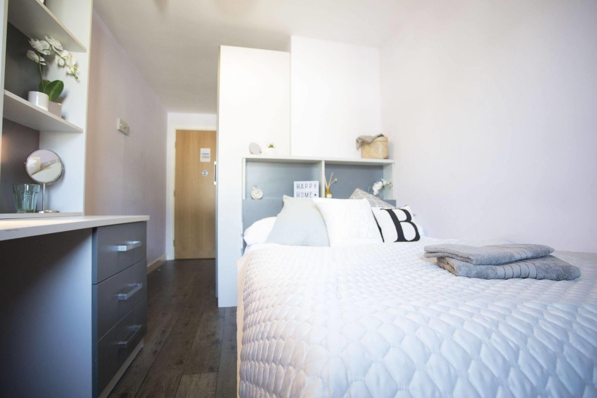 Beaverbank Place - Campus Hotel 2*