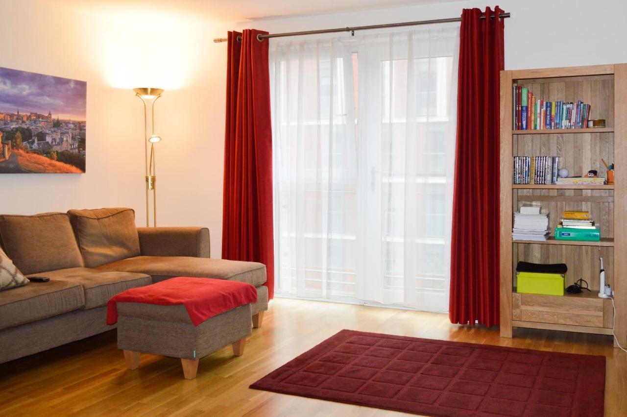 Modern 2 Bedroom Property In Central Edinburgh