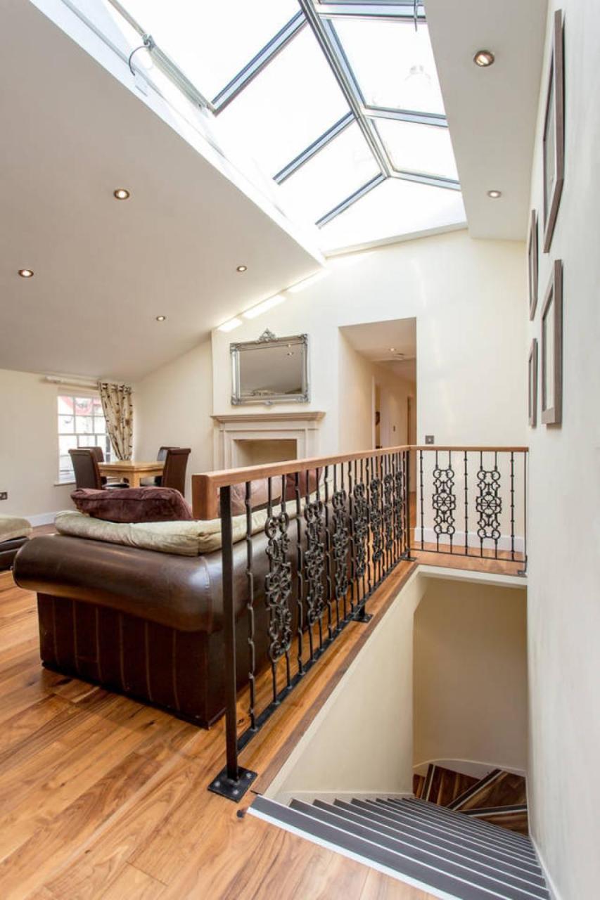 Altido Spacious 3br Mews House Behind Calton Hill Edinburgh
