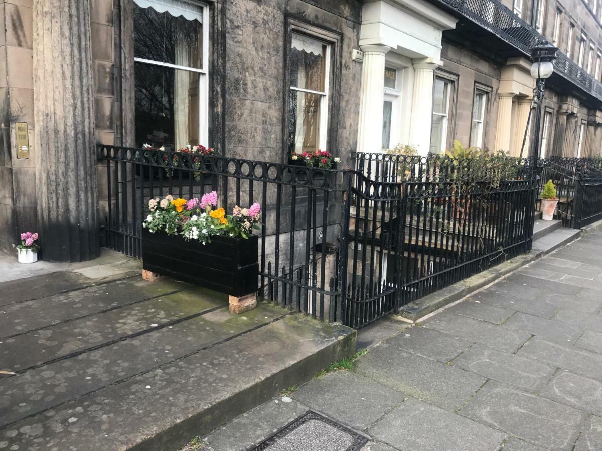 Fantastic 3 Double Bedrooms 2 Bathrooms Garden Sleeps 6 Apartment *
