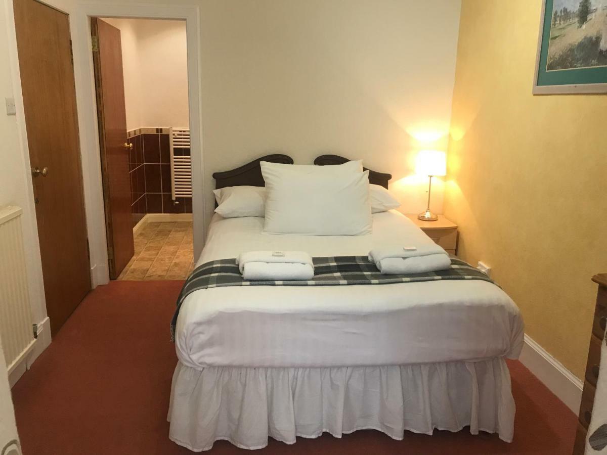Fantastic 3 Double Bedrooms 2 Bathrooms Garden Sleeps 6 Apartment EDI