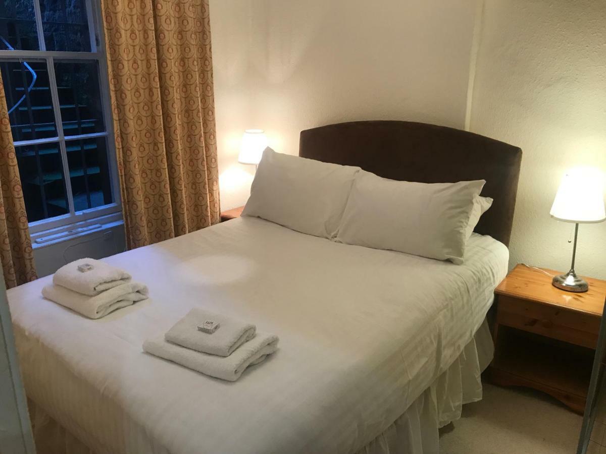 Fantastic 3 Double Bedrooms 2 Bathrooms Garden Sleeps 6 *