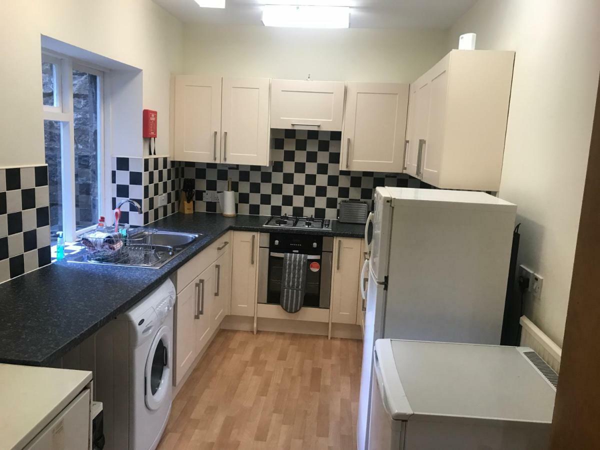 Fantastic 3 Double Bedrooms 2 Bathrooms Garden Sleeps 6 EDI