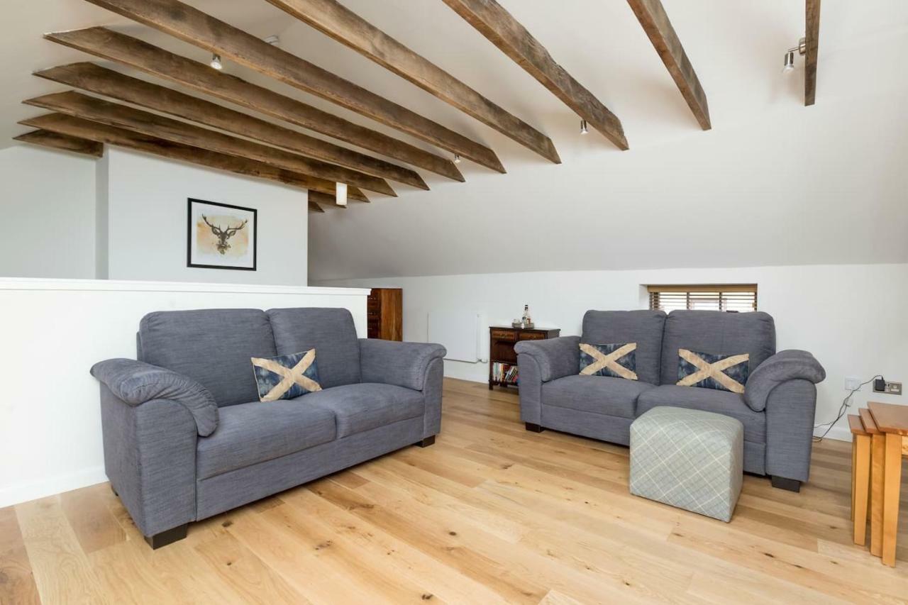 Joivy Trendy 1-bedroom Main Door House In New Town * EDI