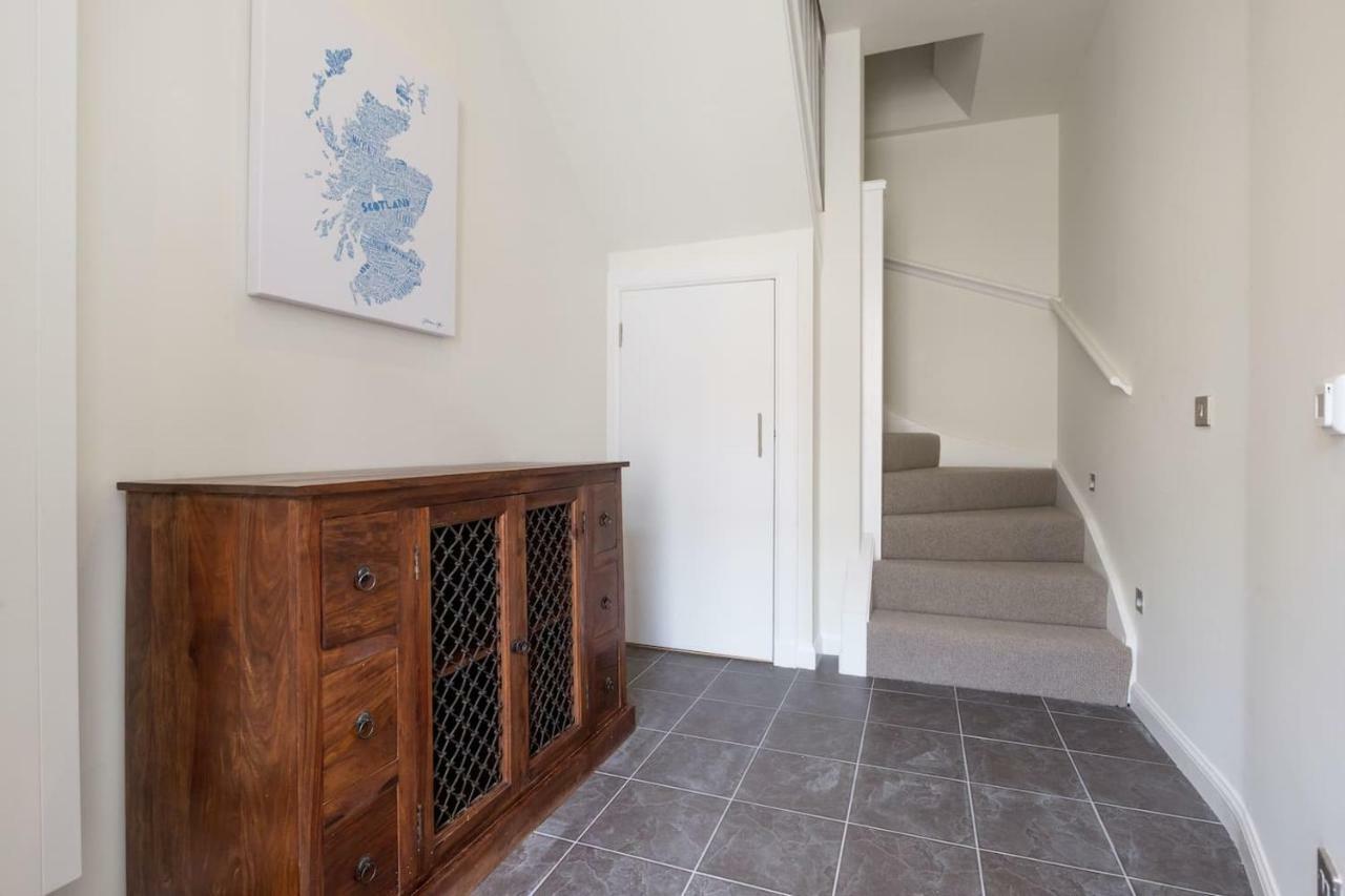 Ferienhaus Joivy Trendy 1-bedroom Main Door House In New Town
