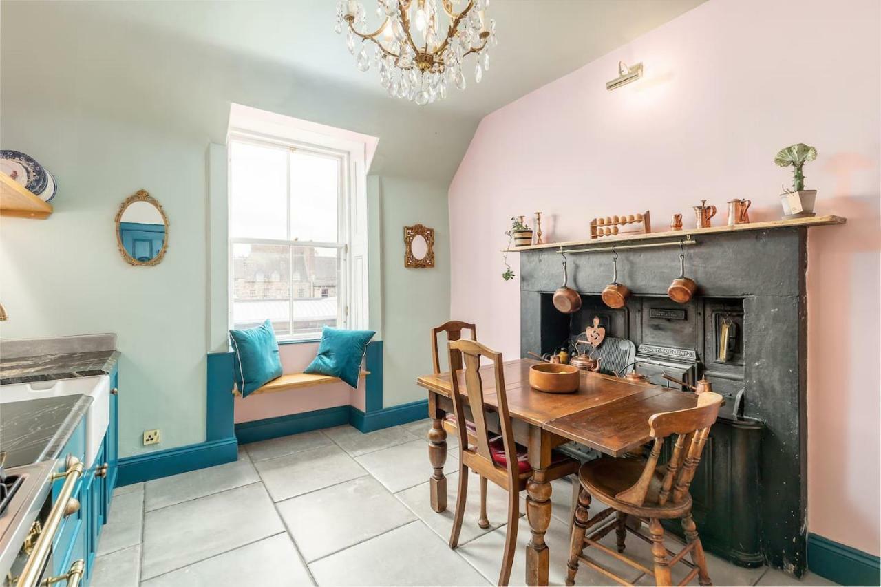 Joivy Luxury Old Town Apartment Edinburgh