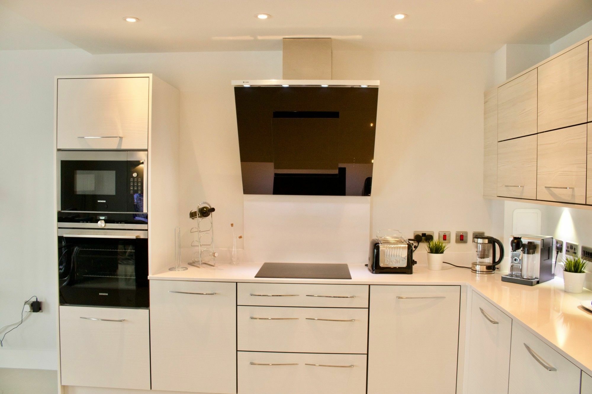 Luxurious - Sleeps 6 *