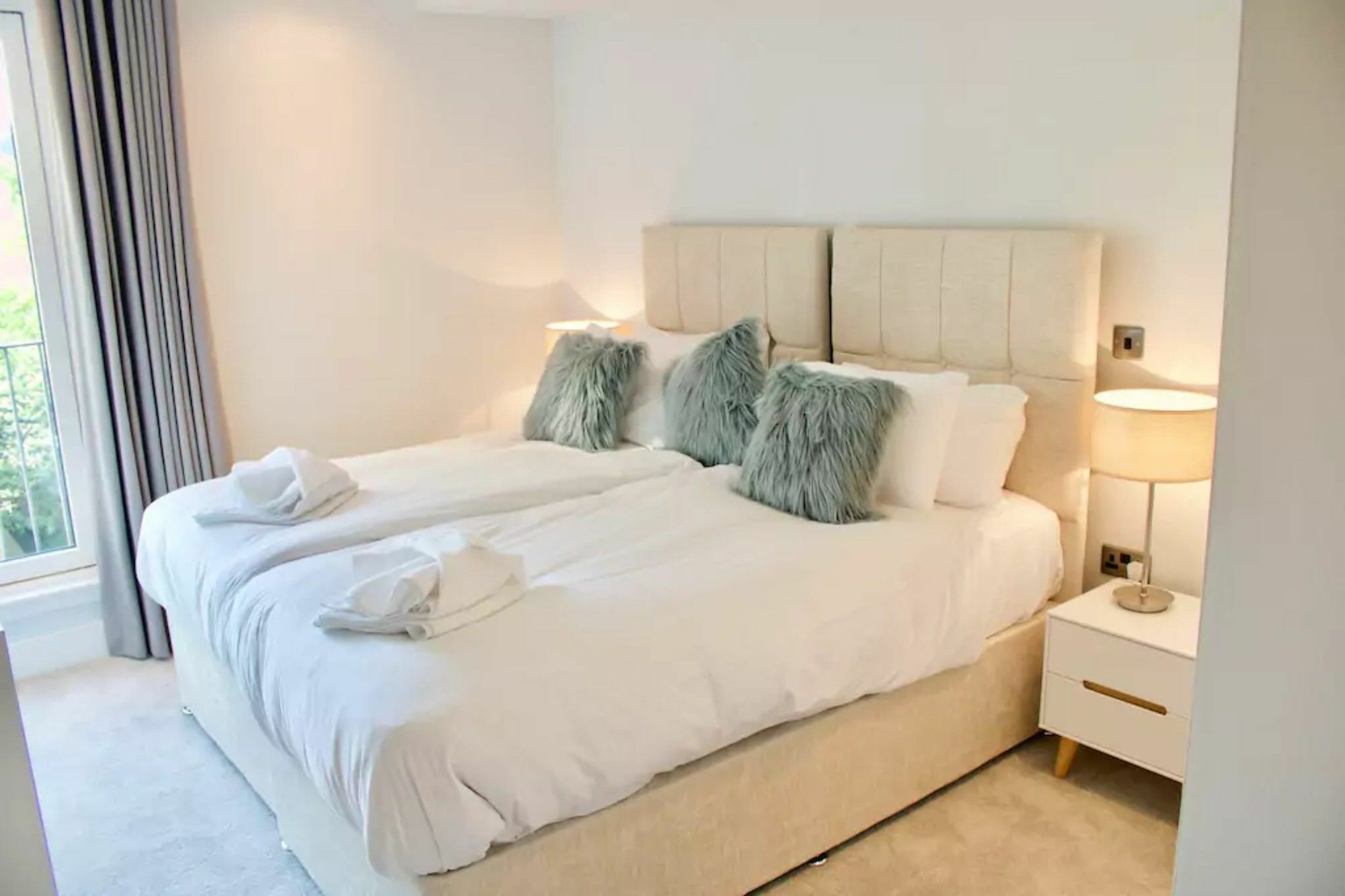 Luxurious - Sleeps 6 Apartment