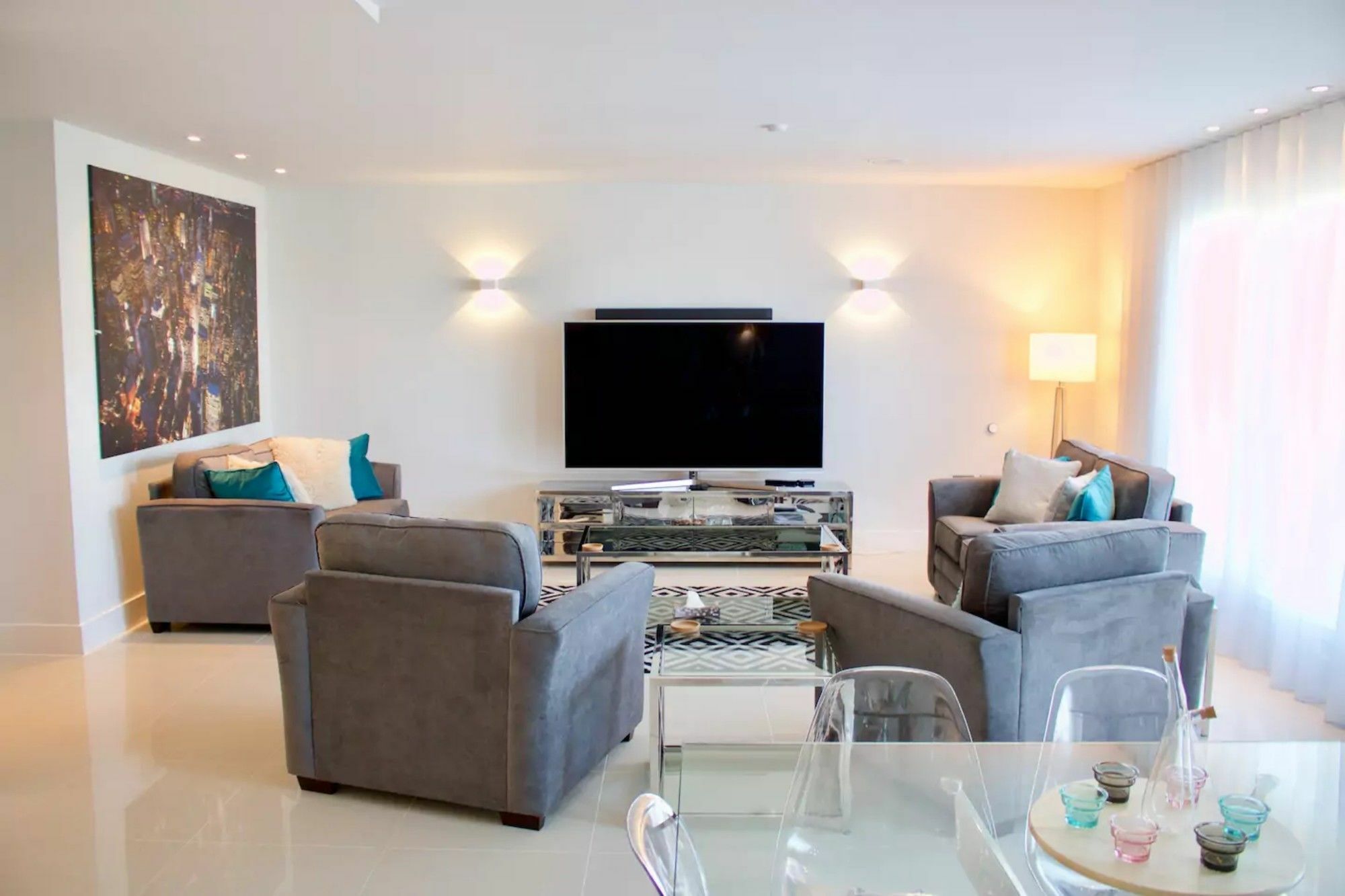 Apartment Luxurious - Sleeps 6 *