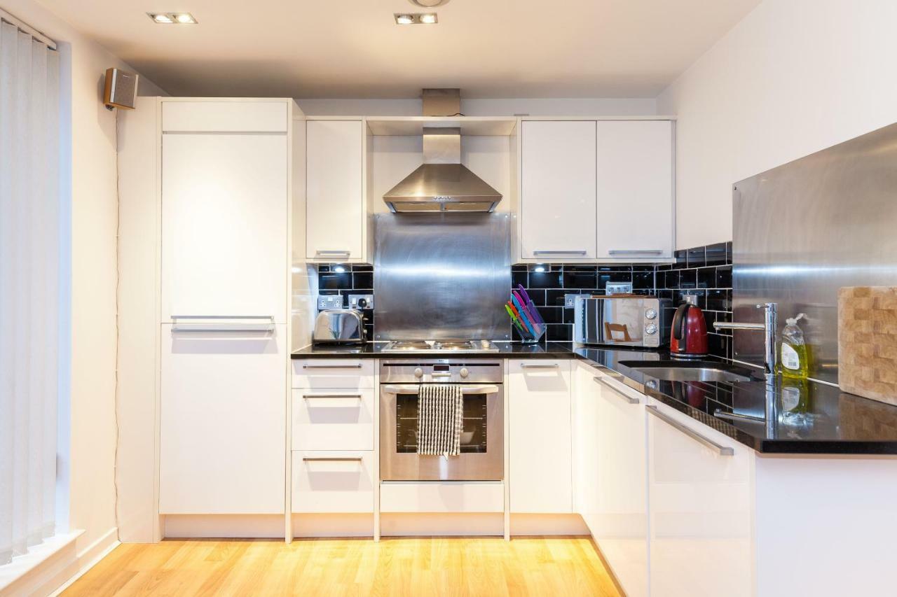 Apartment Modern Two Bedroom EDI