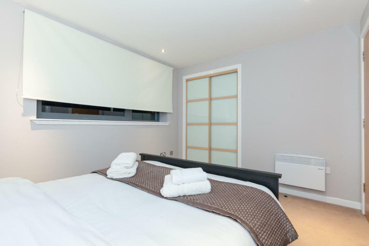 Modern Two Bedroom Apartment *