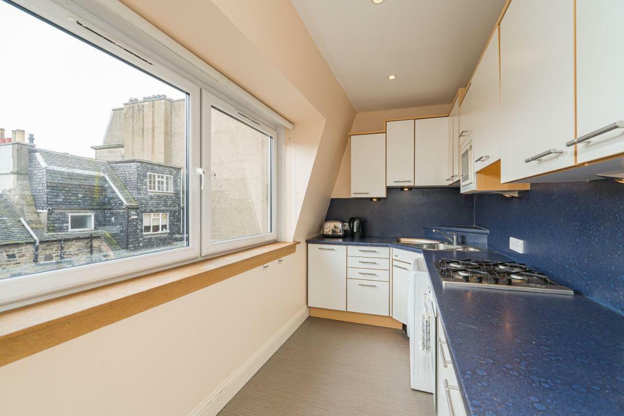 2 Bedroom Central With Stunning Castle View Apartment EDI