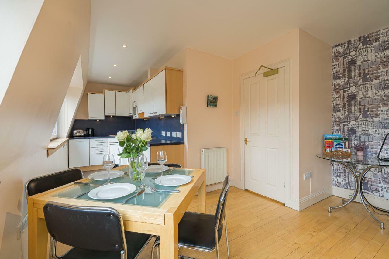 2 Bedroom Central With Stunning Castle View Apartment EDI