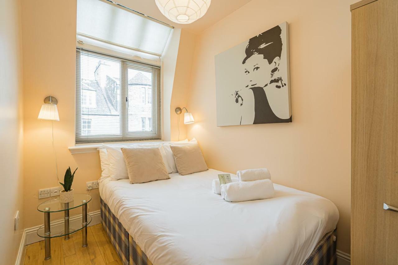2 Bedroom Central With Stunning Castle View * EDI