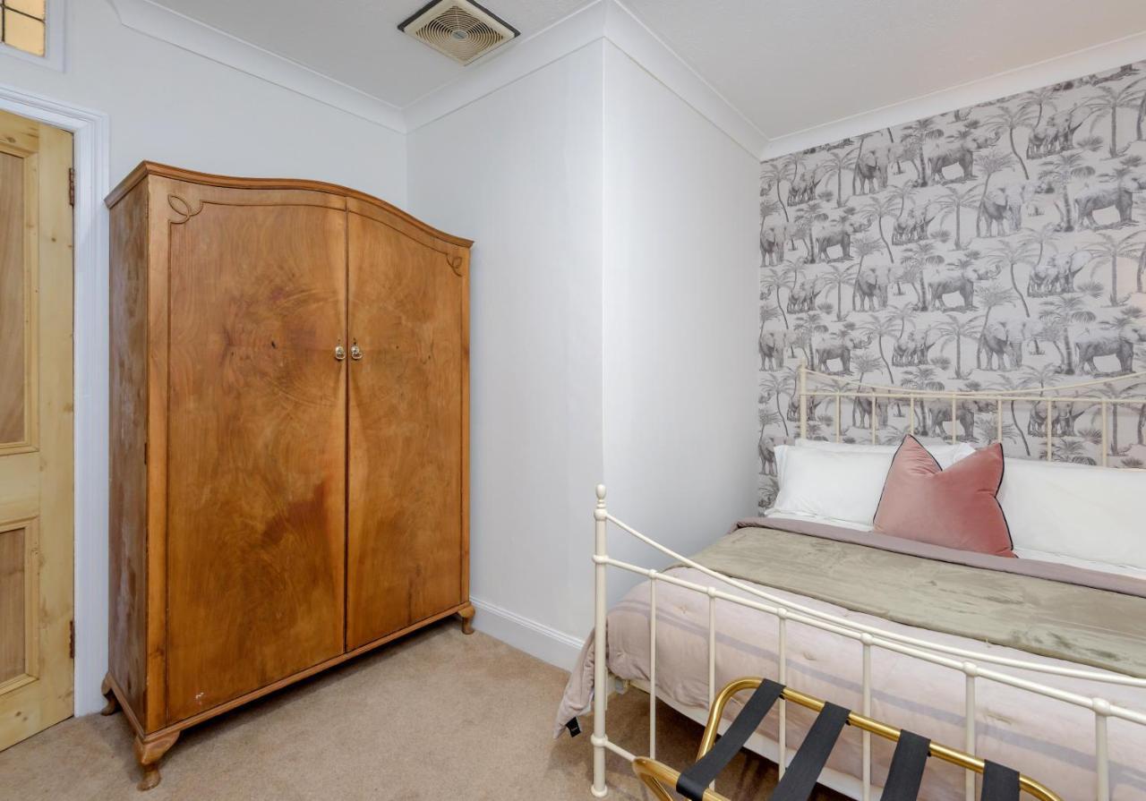 The Lauderdale Street Apartment