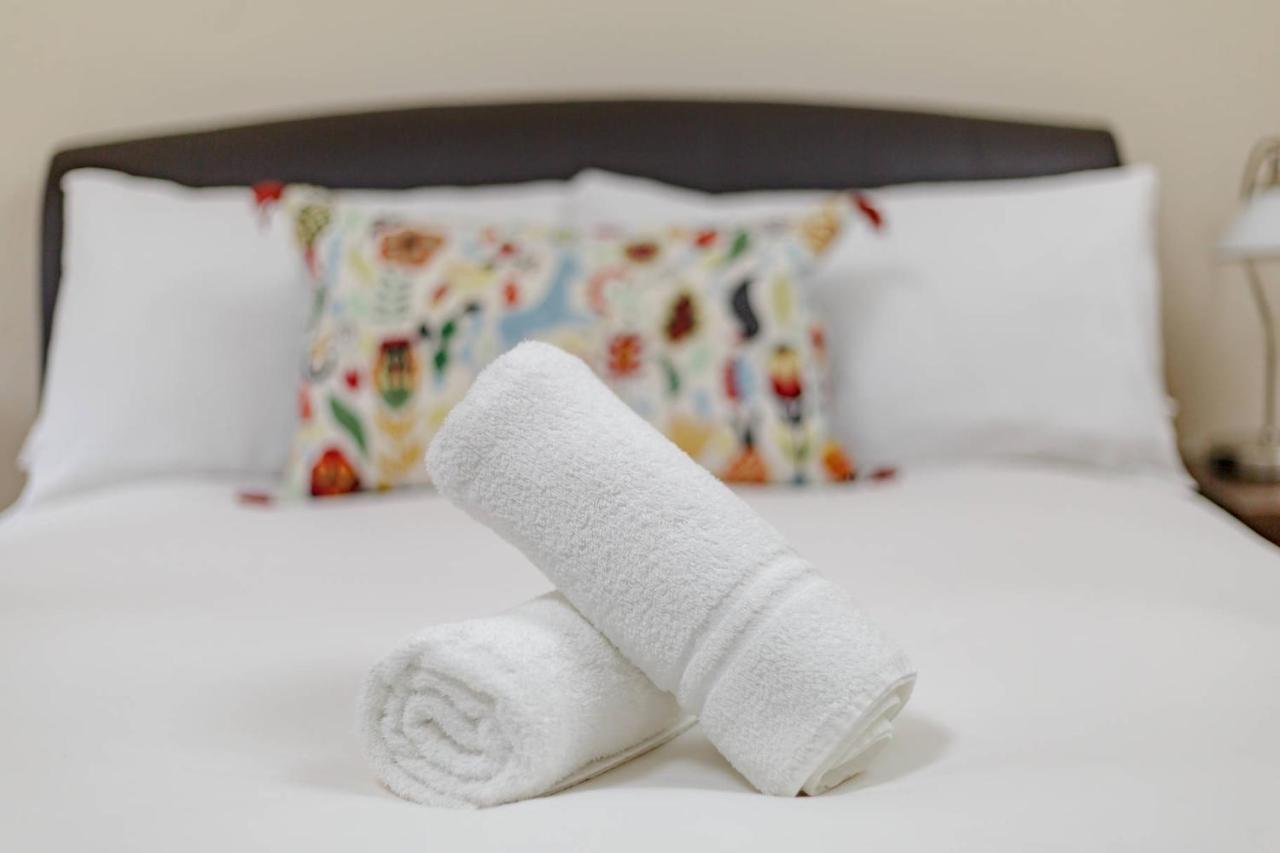 Silver Lining - Bonnie Rose Street Apartment *